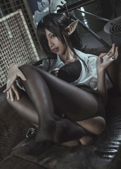 天降女子从二楼掉下来了人物樱花