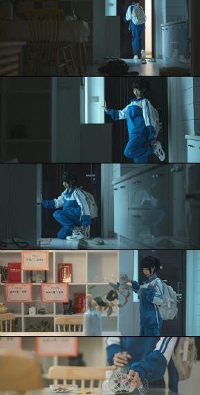 阶梯下的伯爵夫人