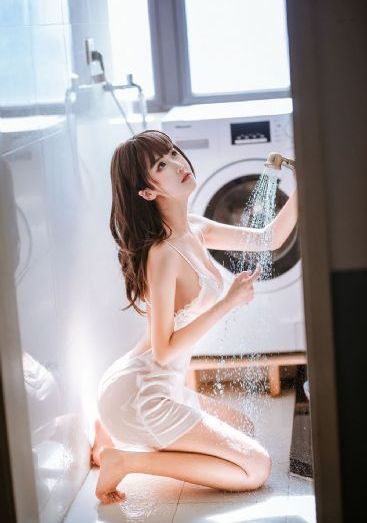 漂亮的小保姆